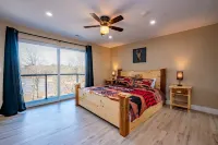 Lux Cabin w/ hot tub, playground, game room, bb court,walking trail, resort pool