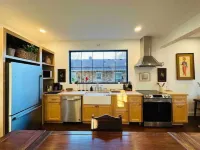 Casa Delmar! in the Heart of Sgf! Right by MSU