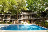 The Henry Resort Taramindu Laiya