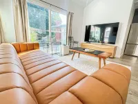 Sunny 1BR with Spacious Outdoor Lounge - SH4 Hotels in Ladera Heights