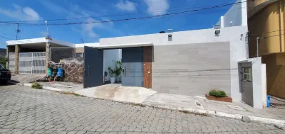 5 minutes to Playaman Beach! Romantic beach villa with pool/jacuzzi! Hotels in 