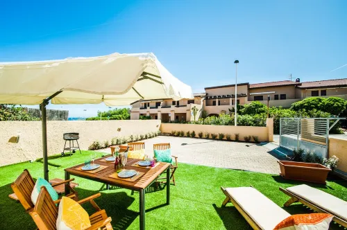 Casa al Mare con Parcheggio Privato Hotels in Lu Bagnu