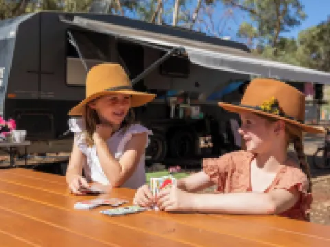 ディスカバリー リゾーツ - キングス キャニオン ピーターマンのホテル