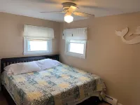 Relaxed South End Rockland Bungalow, 5 minute walk from downtown Hotels in Rockland