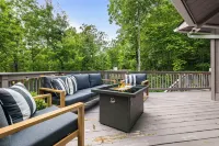 Design-Lover’s Getaway • Game Room • Hot Tub