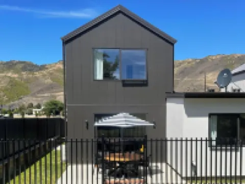 Warm and stylish new home close to river, lake, restaurants and golf course.