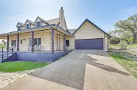 Charming 3-bedroom 3-bathroom house with WiFi, AC in fantastic Buchanan Dam
