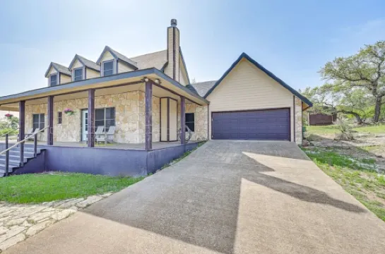 Charming 3-bedroom 3-bathroom house with WiFi, AC in fantastic Buchanan Dam