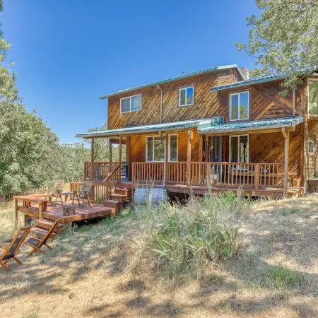 Cozy Cabin "Hygge" Getaway- Explore the Gorge