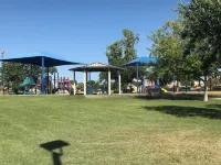 Lake House! Paddleboat, kayaks, fire pit, bikes, fish! fountain&mountain views!