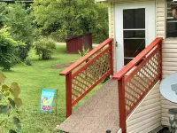 The Birdhouse...A quiet country apartment In Cosby, Tn
