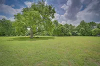บ้าน Tulsa ที่มีการตกแต่งดี w/ Fire Pit & Patio! - โฮมสเตย์
