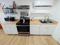 Charming  1-bedroom apartment in peaceful Dayton with WiFi, AC. Hotels in Dayton