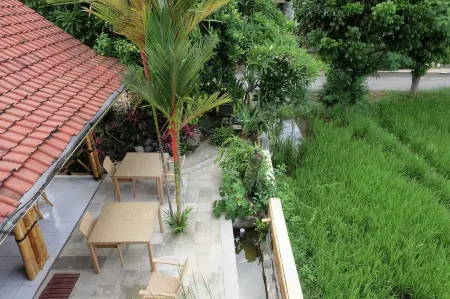 The Studio at Warung Bambu Pemaron Отели рядом с достопримечательностью «Puri Kanginan Buleleng»