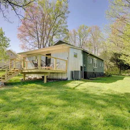 Mid-Century Modern Fayetteville Home Close to Town