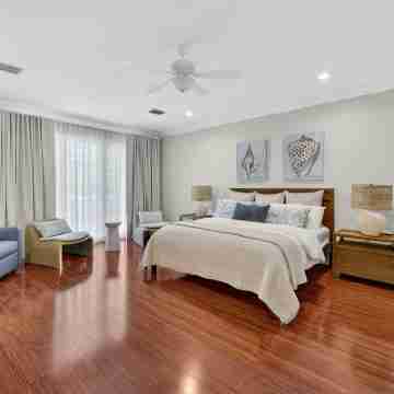 Daisy Townhouse  Steps from The Beach Rooms