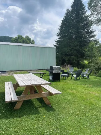 Charming 3-bedroom rental, centrally located, Dark Skies, UTV trails & more.