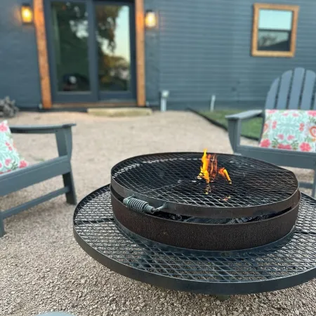Charming 2BR Bunkhouse in the heart of the Texas Hill Country!