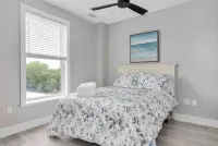 Happy Place - DT Fuquay, Top Floor, Best Skyline View Hotels in Middle Creek