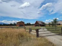 Bitterroot Paradise 1 BR Guesthouse