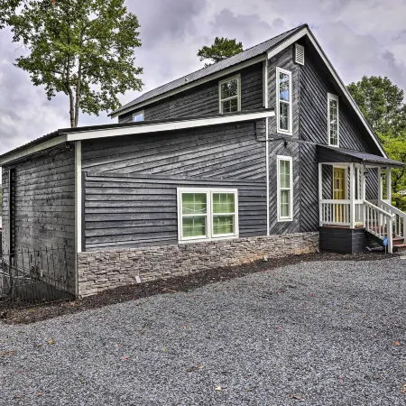 Waterfront Gem on Lake Sinclair with Boat Dock!