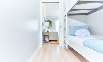 1Br/1ba, A Minutes Walk from the Beach!