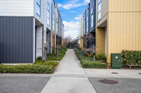 Brand New House by Botany - Parking Отели рядом с достопримечательностью «Колледж Маклинс»