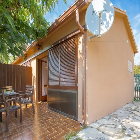 Quiet residential villa in Vidreres