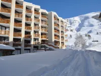 Sunny Escape at Foot of Slopes