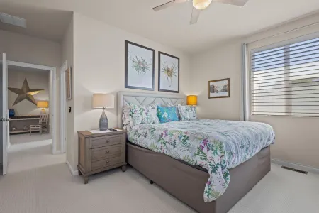 Trendy Townhouse near Golden and Red Rocks! Отели рядом с достопримечательностью «Green Mountain»