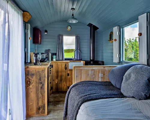 Shepherd's Hut on Llŷn Peninsula by Private Lake Hotels in Llannor
