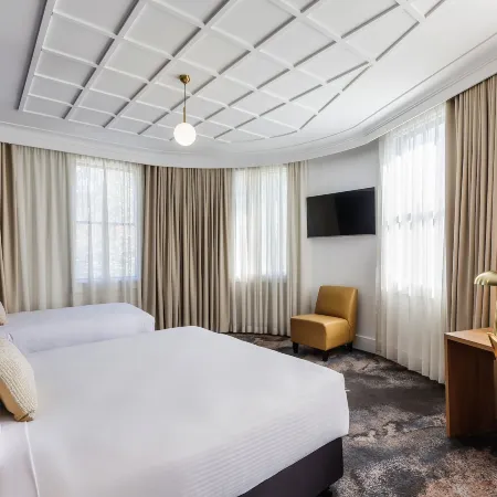 Royal Exhibition Hotel