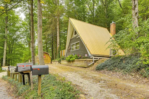 Carrollton Cabin with Patio and Fire Pit!