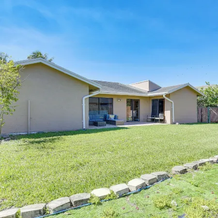 Pet-Friendly Sunrise Escape w/ Patio, Near Beaches