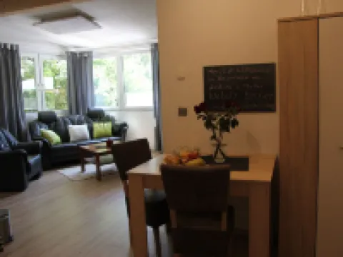 Modernly Furnished Bungalow with Fireplace, Surrounded by Greenery. Hotels in Friedrichroda
