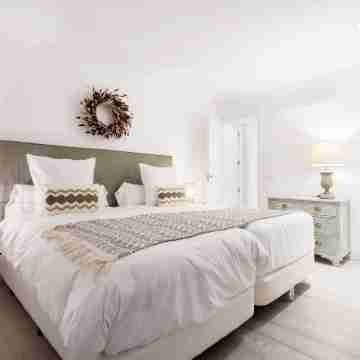 Impressive 3 bedroom duplex with parking. Francisco Silvela Rooms