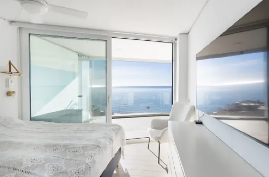 Stunning Seafront Apartment in Carvajal Beach