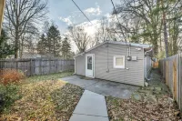 Fenced.Private Bungalow-CLE & BW.Dog Friendly!