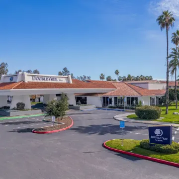 DoubleTree by Hilton Bakersfield