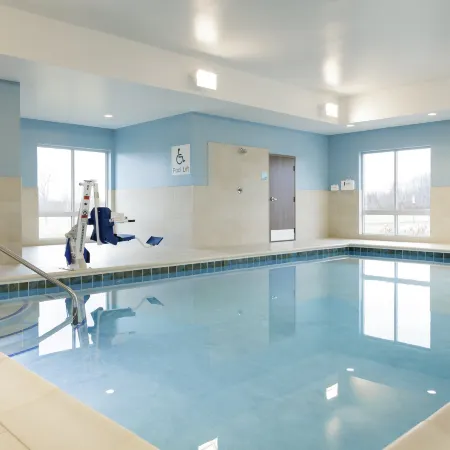 Holiday Inn Express & Suites WINCHESTER by IHG