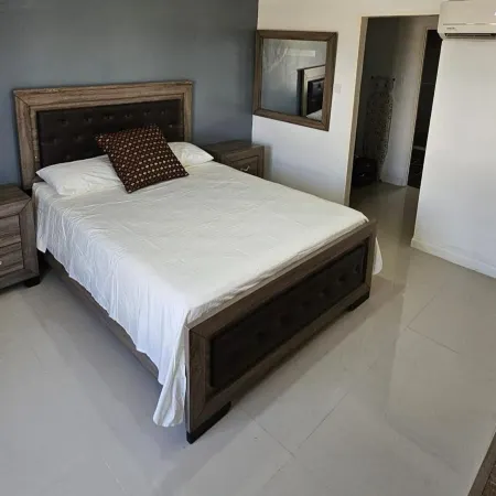 Apartment Sleeps 6 with Pool Access