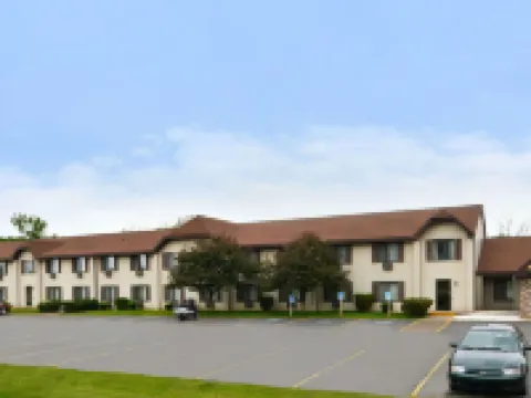 Magnuson Hotel Country Inn Hotels in Ishpeming