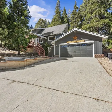Mountain Cabin Retreat Fenced Yard Game Room Easy Parking
