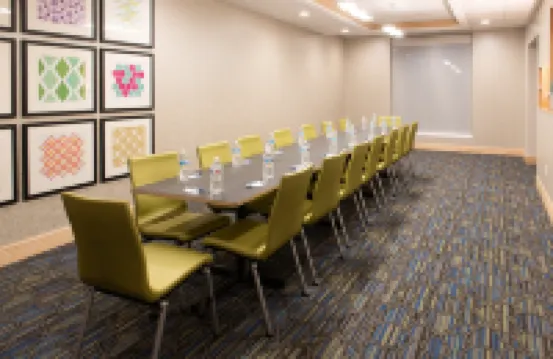 홀리데이 인 익스프레스 & 스위트 노스 배틀포드 바이 IHG - 스파