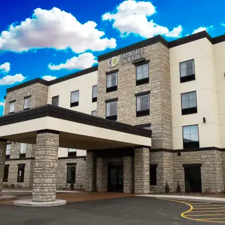 Cobblestone Hotel & Suites - Two Rivers Отели в г. Ту Риверс