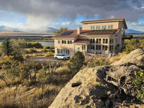 Luxury Villa with unobstructed Rocky Mountain & nature views in every direction Hotels in Huerfano County