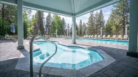 Family-Friendly Stoneridge Townhome with Resort Amenities Near Sunriver Village