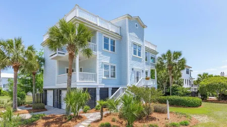 3800 Cameron Boulevard Avantstay Pool, Ocean Views, Deck