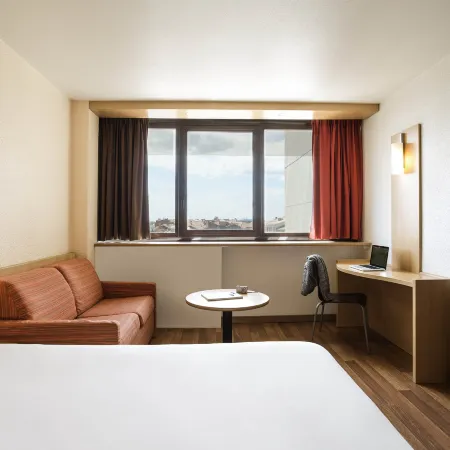Ibis Montpellier Centre Comédie Отели рядом с достопримечательностью «Префектура»