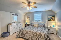 Home w/ Deck: 1 Mi to Surfside Beach Access! - piscine